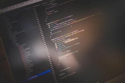 プログラムが表示されたパソコンの画面