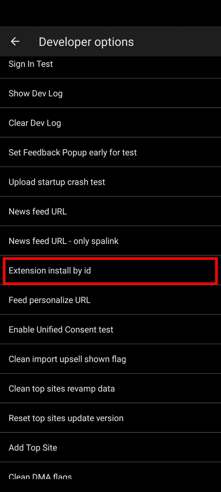Edgeの設定画面のスクリーンショット。大量のオプションが並んでおり、その中の［Extension install by id］が強調されている
